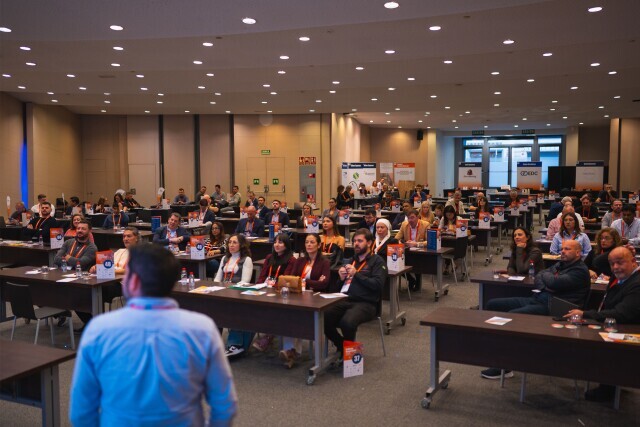 A full conference room during a session